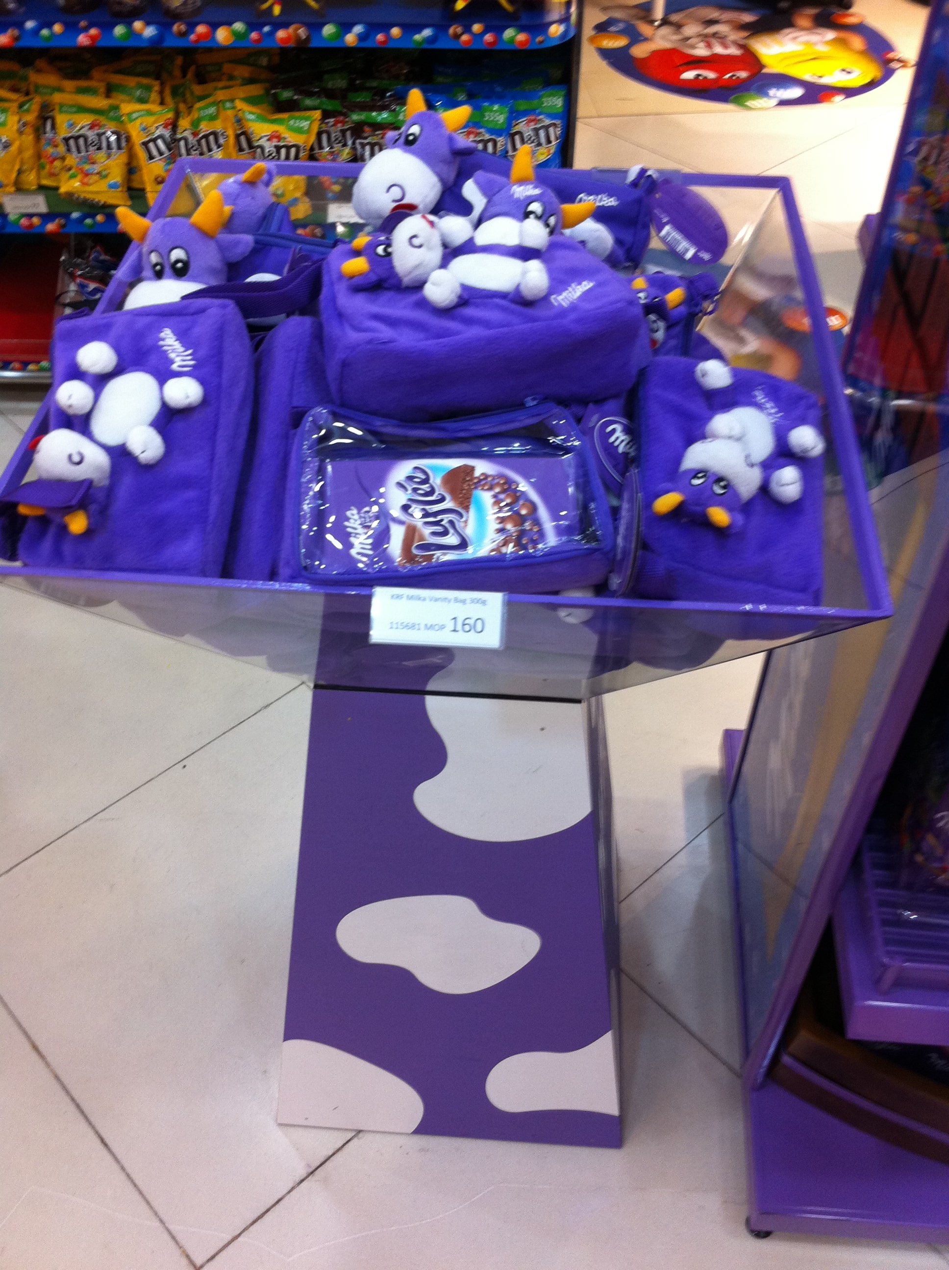 Cadbury, Milka, Toblerone, and Oreo Wows Customers With a Promotional  Travel Gift: Mixed Treaty Snack Bag - UCT (Asia)