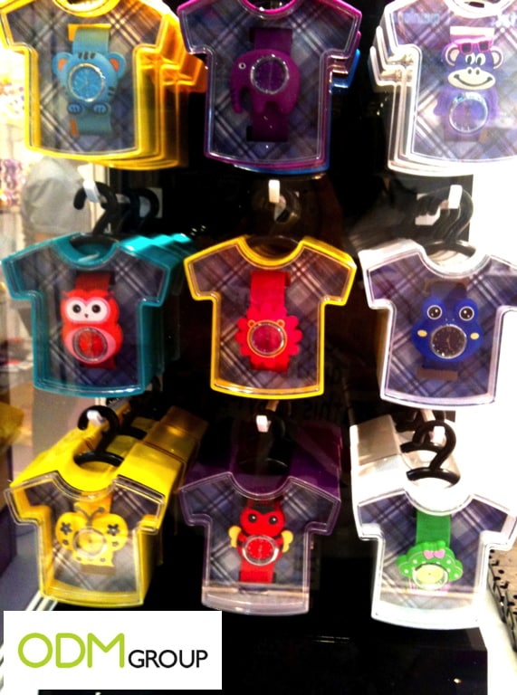 Packaging-Idea-T-Shirt-Shape-Container.jpg