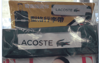 Customized luggage belt from Lacoste with Elle.