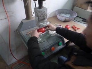 China Factory: Machine used to assemble the stick and the bulb