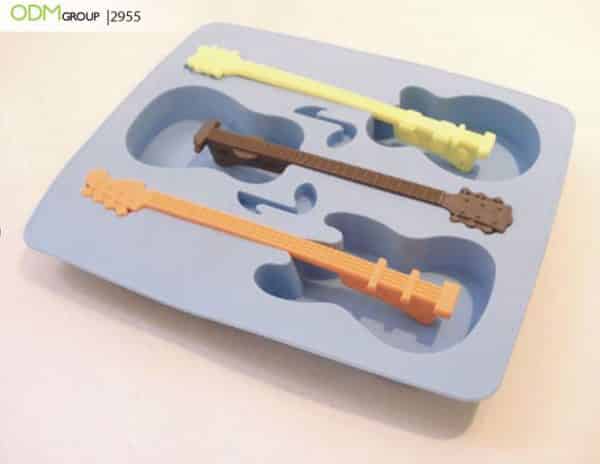 Guitar Shaped Custom Ice Mould: Cool Down With Funny Ice Cubes