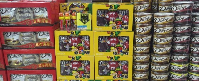 Promo candy dispenser - On pack promotion by M&M