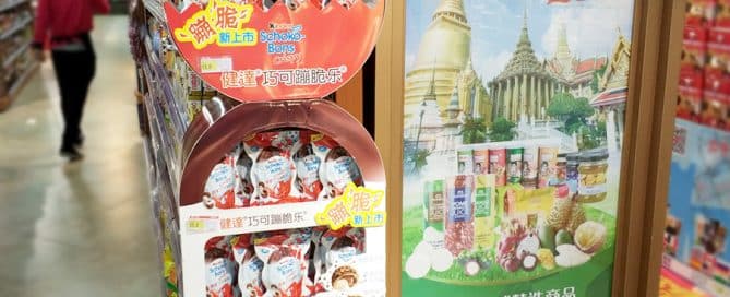 Impressive Free-Standing Shop Display Boosts Kinder’s Brand Traction