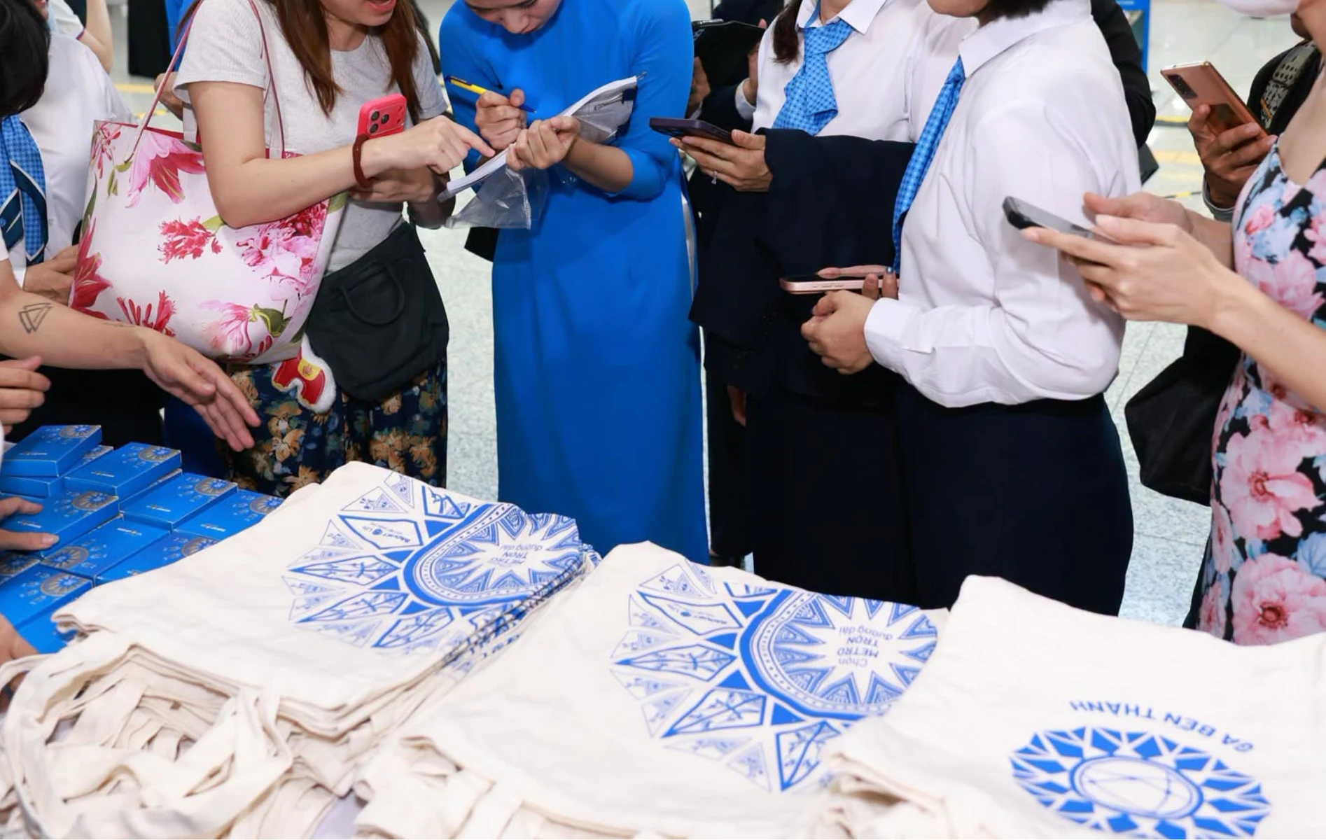 bao-viet-life-promotional-gifts-1 bao-viet-life-promotional-gifts-1