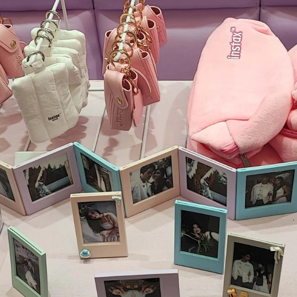 fujifilm-instax-mini-13-camera-event-1 fujifilm-instax-mini-13-camera-event-1